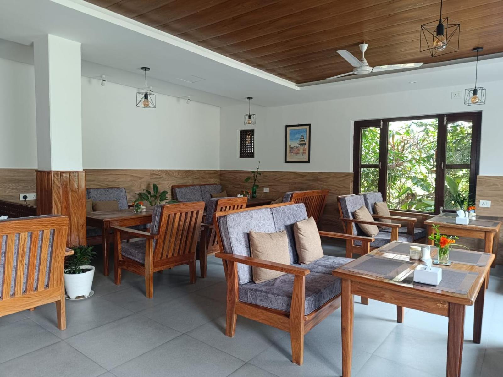 The Mountain House Hotel Pokhara Ngoại thất bức ảnh