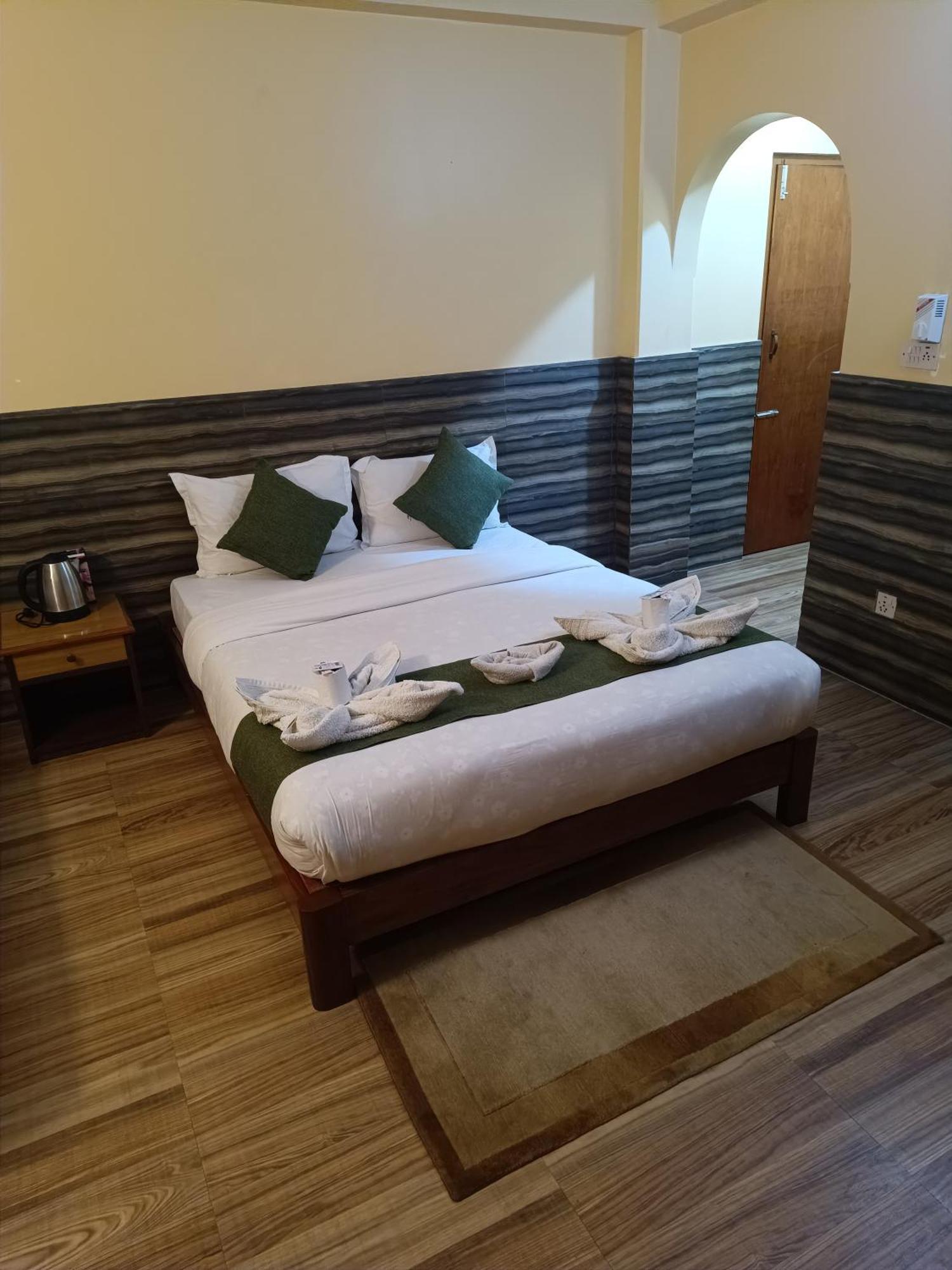 The Mountain House Hotel Pokhara Ngoại thất bức ảnh