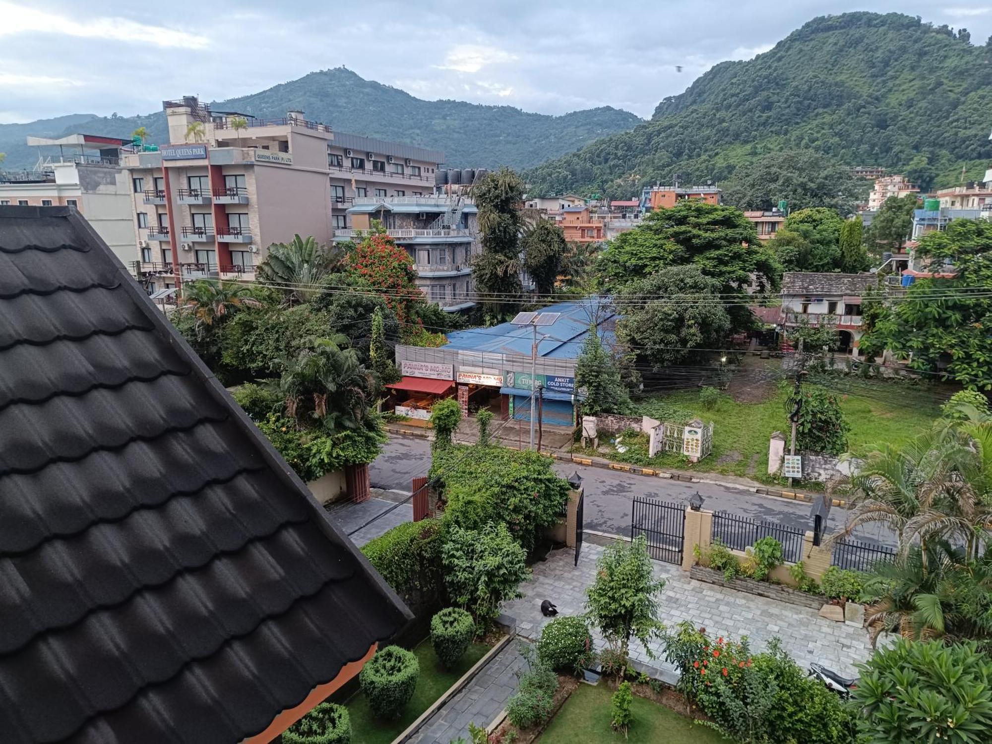 The Mountain House Hotel Pokhara Ngoại thất bức ảnh